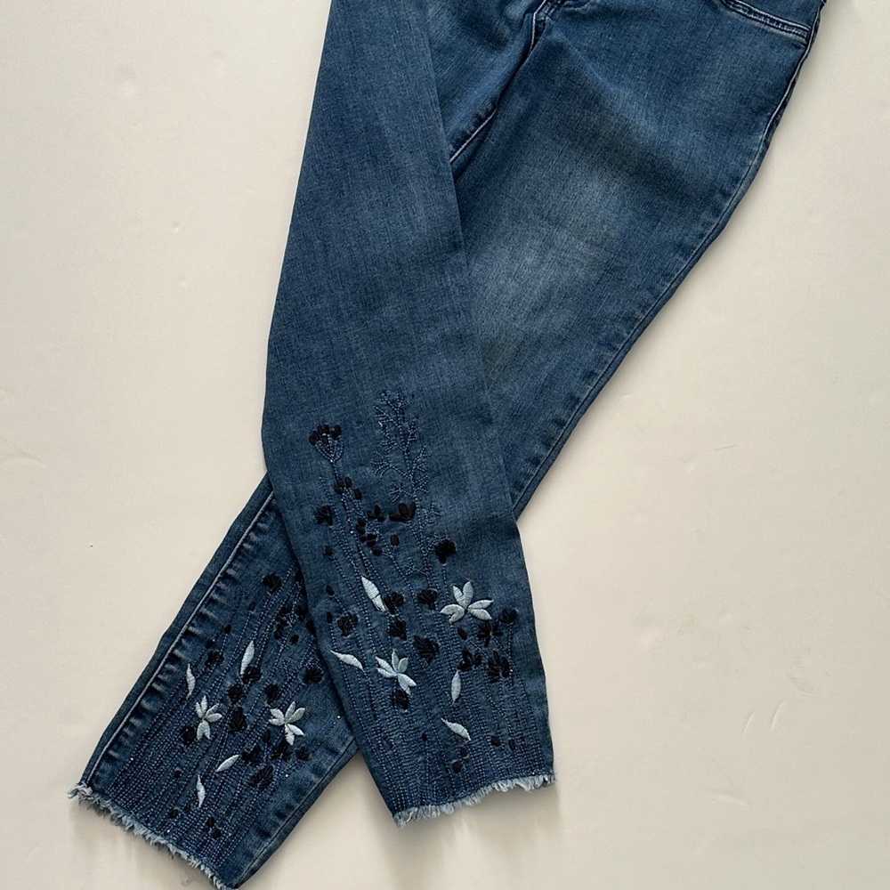 FDJ Floral Embroidered Ankle Jeans